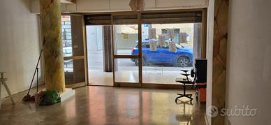 FIRENZE CAMPO DI MARTE Locale con sporto su strada