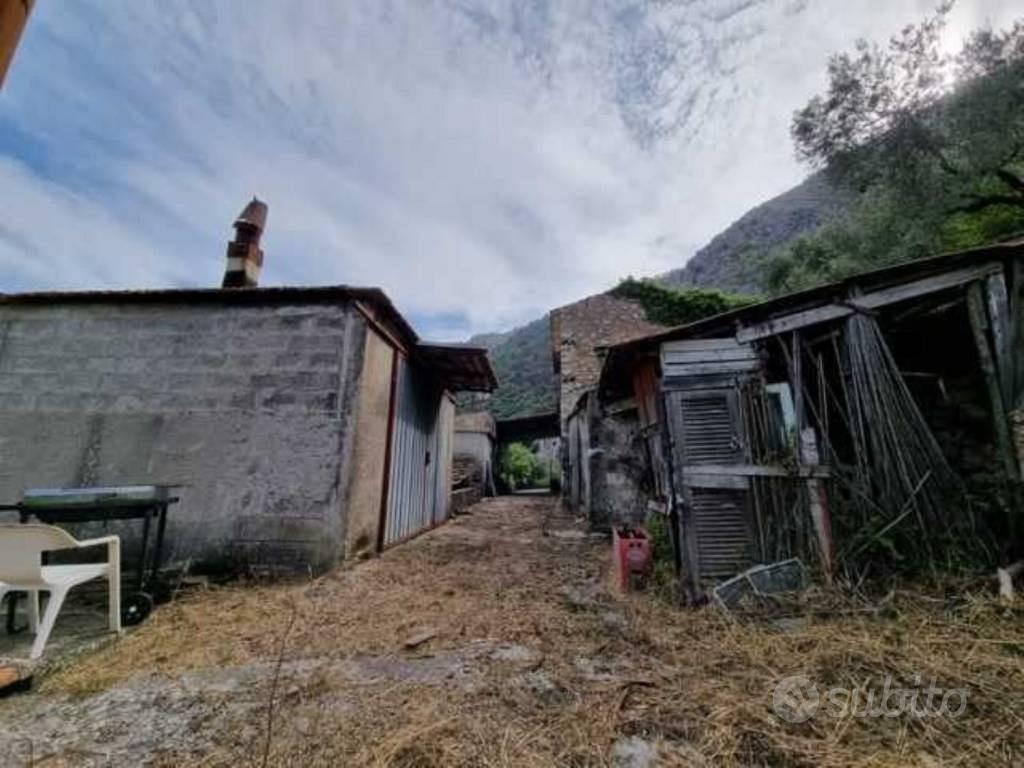 Rustico / Casale di 230 m² con 5 locali e box auto - Vista 2