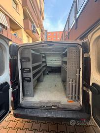 Scaffalatura store van