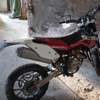 Moto beta con gomme notard