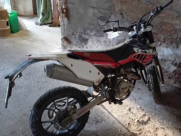 Moto beta con gomme notard