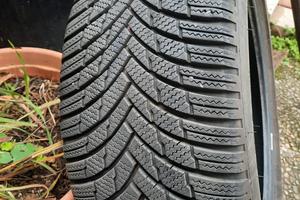 gomme invernali 225 45 r18 95v