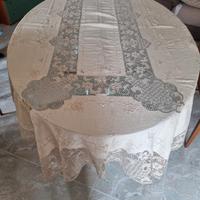 Tovaglia vintage  in lino ricamata a mano anni 70