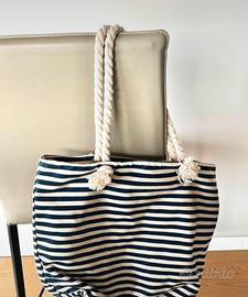 Borsa tessuto a righe blu con manici in corda