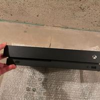 Xbox one X 1TB con 3 giochi