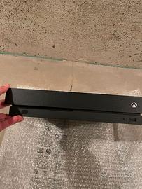 Xbox one X 1TB con 3 giochi