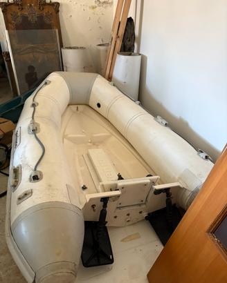 Tender chiglia rigida