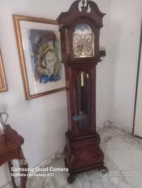 Pendolo a colonna in noce massello