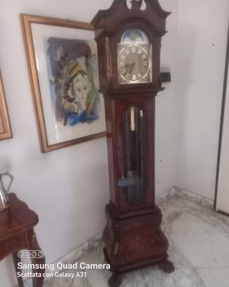 Pendolo a colonna in noce massello