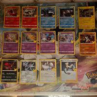 Pokemon anniversario 25 piu sleevee originali.