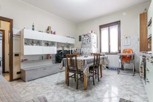 APPARTAMENTO SU DUE LIVELLI - GORLA MINORE