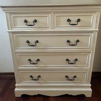 Cassettiera e comodino Leontine