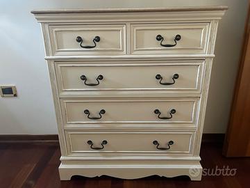 Cassettiera e comodino Leontine