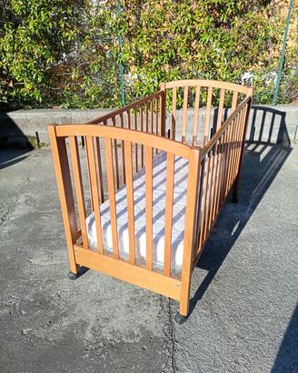 Lettino per bambini con ruote e materasso