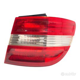 FANALE POSTERIORE ESTERNO DESTRO MERCEDES CLASSE B
