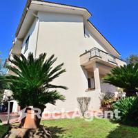 UNICA: VILLA BIFAMILIARE A DUE PASSI DAL