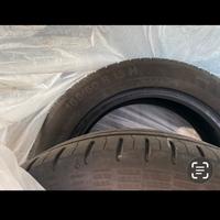Due gomme auto
