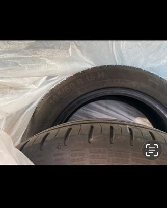 Due gomme auto