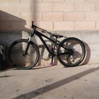 wheelle bike con dettagli viola 