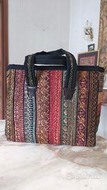 Borsa Tote ricamata a mano