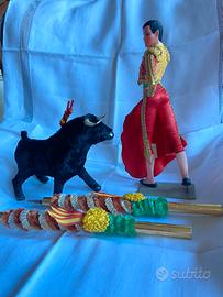 Set banderillas, el matador e il toro vintage