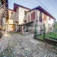Intero complesso immobiliare con appartamenti