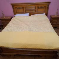 Letto matrimoniale + 2 sedie 