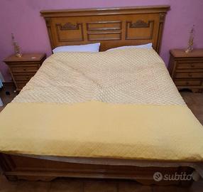 Letto matrimoniale + 2 sedie 