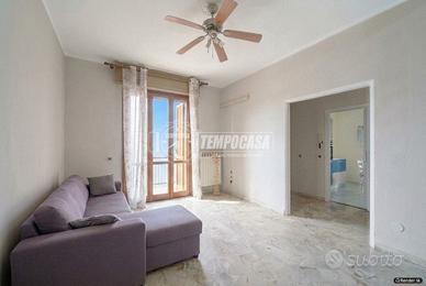 Appartamento con due box e giardino in Via Valtell