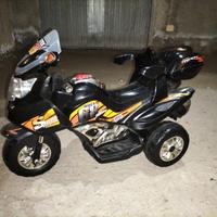 Moto elettrica 3 ruote con bauletto e poggiaschien