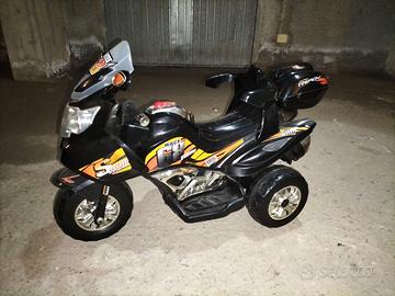 Moto elettrica 3 ruote con bauletto e poggiaschien