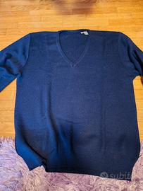 Pullover vari,camicie e pantaloni in pelle Versace