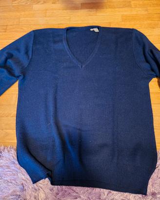 Pullover vari,camicie e pantaloni in pelle Versace