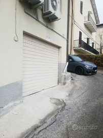Locale deposito con cantina