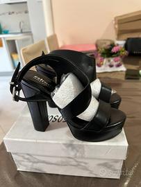 Sandalo nero tacco comodo