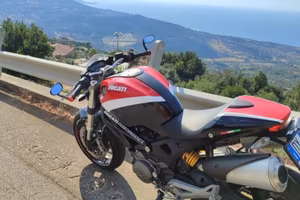 Ducati Monster 696 corse