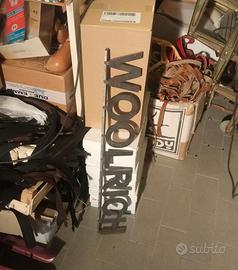 Scritta WOOLRICH in ferro battuto, lunghezza cm 70