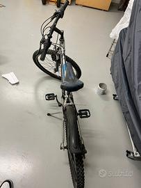 bici da ragazzo con sospensione anteriori