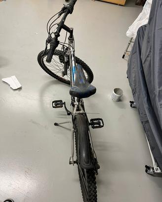 bici da ragazzo con sospensione anteriori