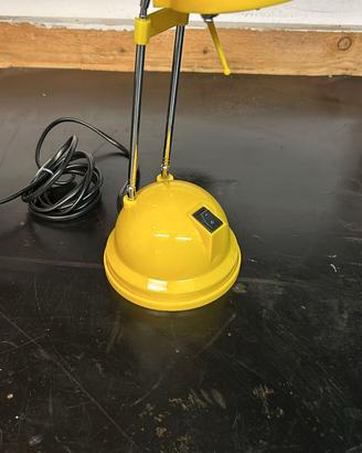 Lampada da scrivania gialla