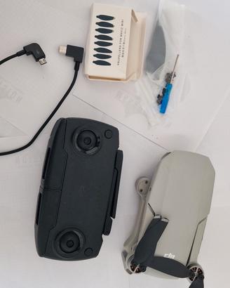 drone dji mini con telecomando e batteria