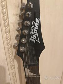 Chitarra ibanez nera