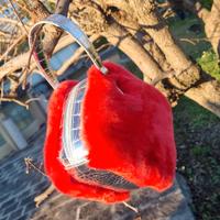 Borsetta rossa quadrata di pelo rosso 