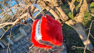 Borsetta rossa quadrata di pelo rosso 