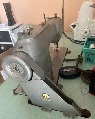 Macchina da cucire industriale