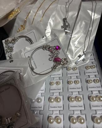 box completa con orecchini,perle,bracciali,collane