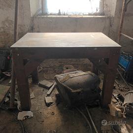 2 TAVOLI IN LEGNO MASSICCIO A SOLI 100 EURO 