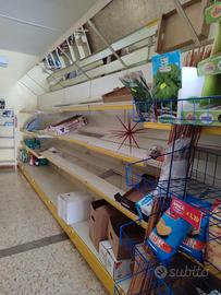 scaffali per attività commerciale 