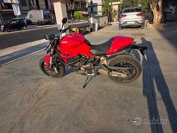 DUCATI MONSTER 821 Red 