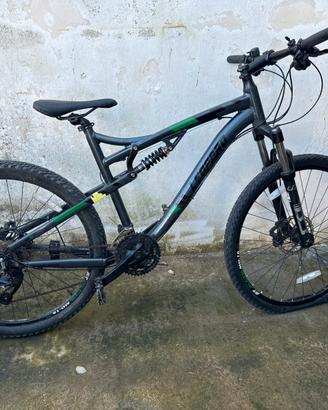 Bicicletta con sospensione a vista